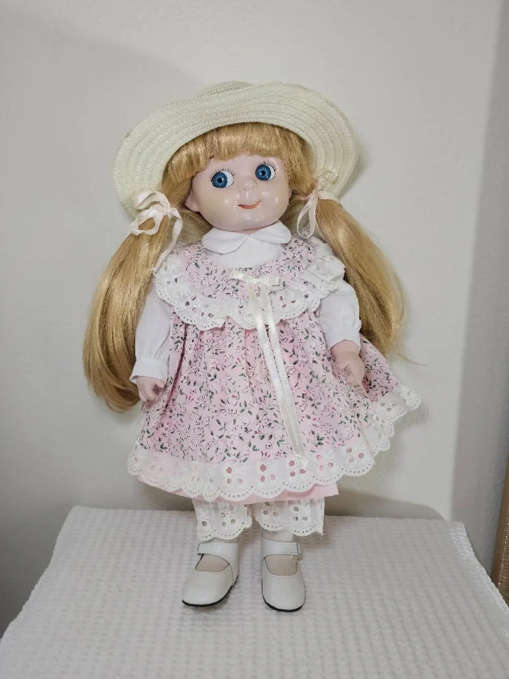 Vintage Dynasty Doll Collection - Betsy
